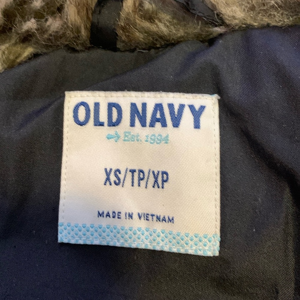 Old Navy size, extra small, puffy, black jacket, faux fur collar - Picture 6 of 6